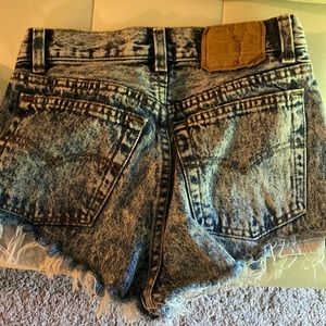 Levi distressed shorts high waisted